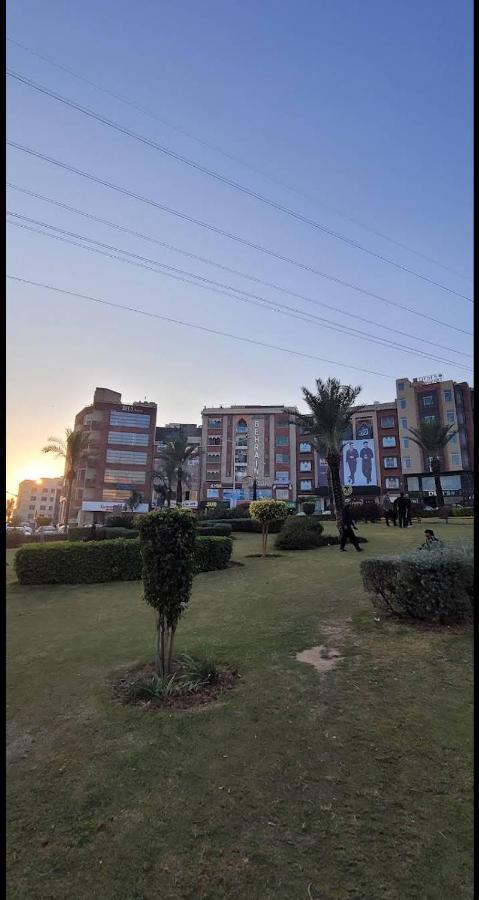 Comfortable Rental Apartments In Bahria Town ราวัลปินดี ภายนอก รูปภาพ