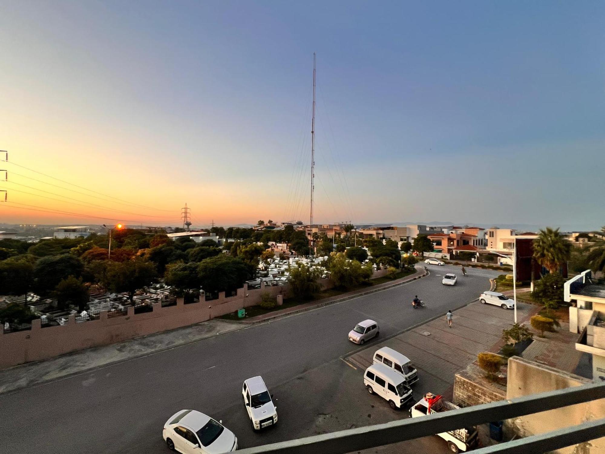Comfortable Rental Apartments In Bahria Town ราวัลปินดี ภายนอก รูปภาพ