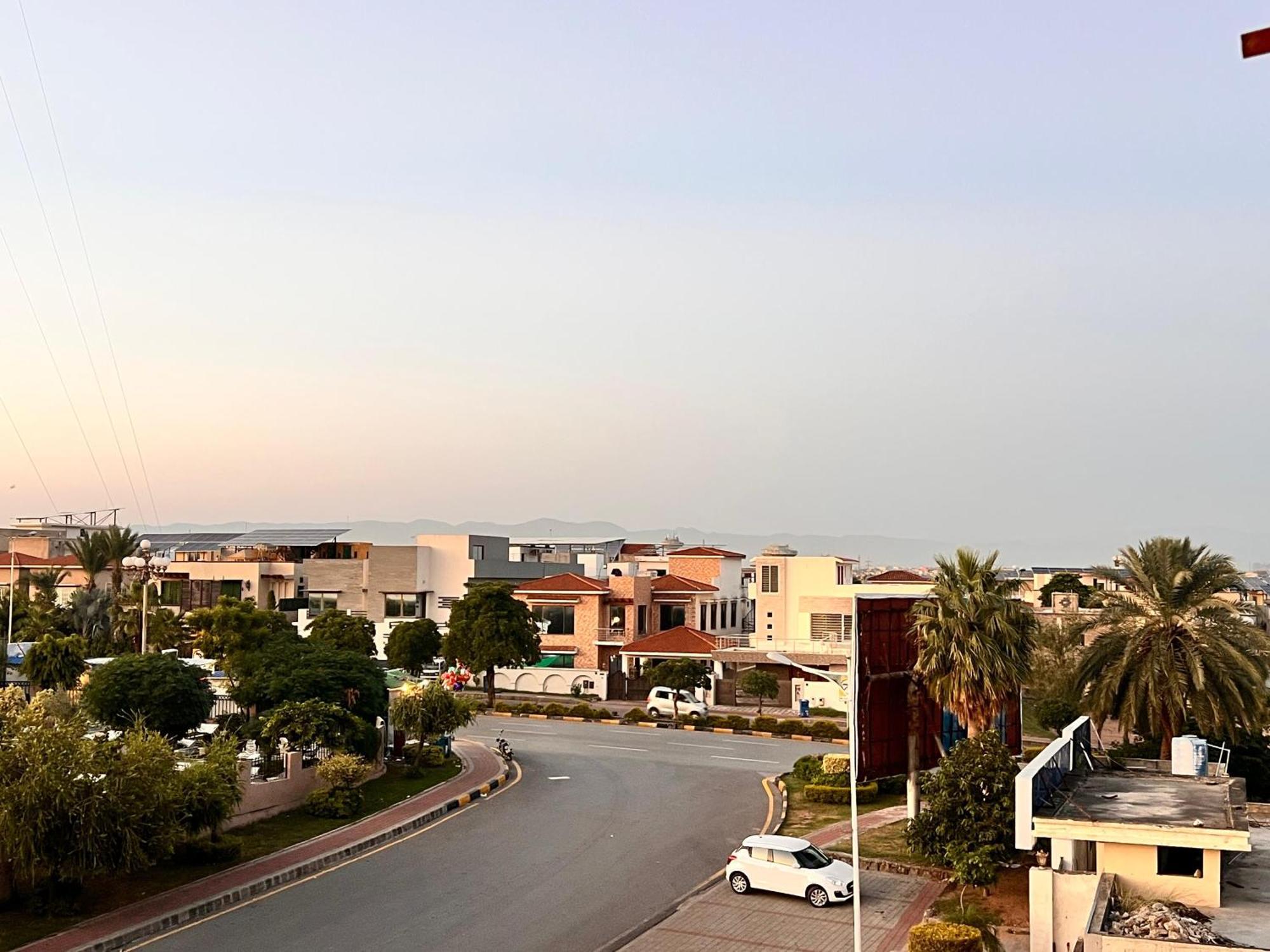 Comfortable Rental Apartments In Bahria Town ราวัลปินดี ภายนอก รูปภาพ